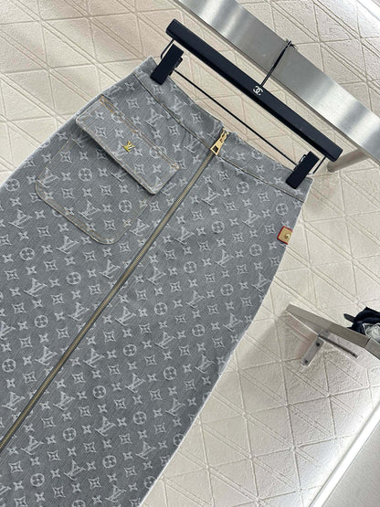 25 Denim jacquard jacket and skirt suit