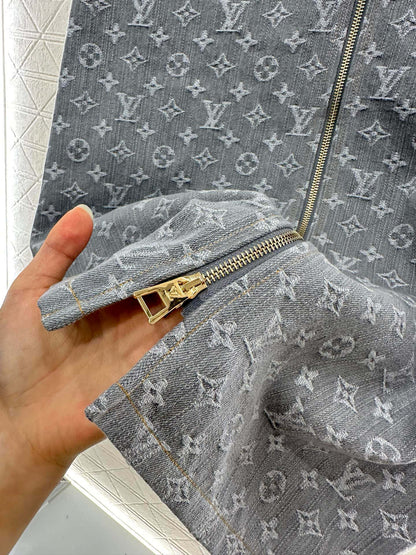 25 Denim jacquard jacket and skirt suit