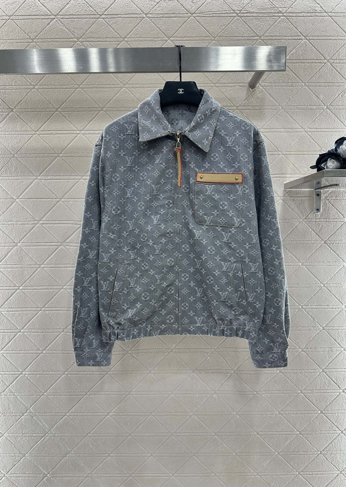 25 Denim jacquard jacket and skirt suit