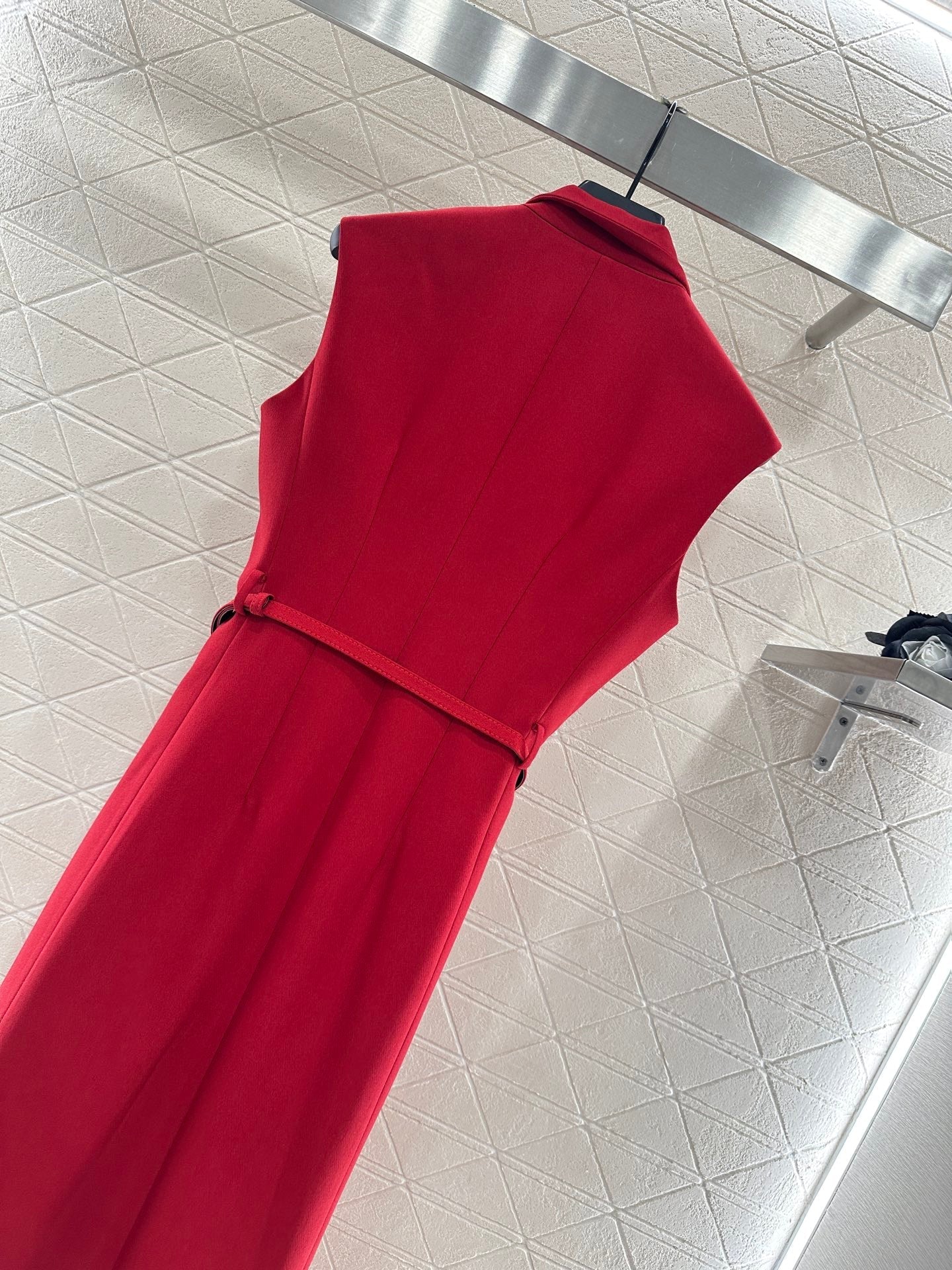 25 Belted vest dress(black/red)