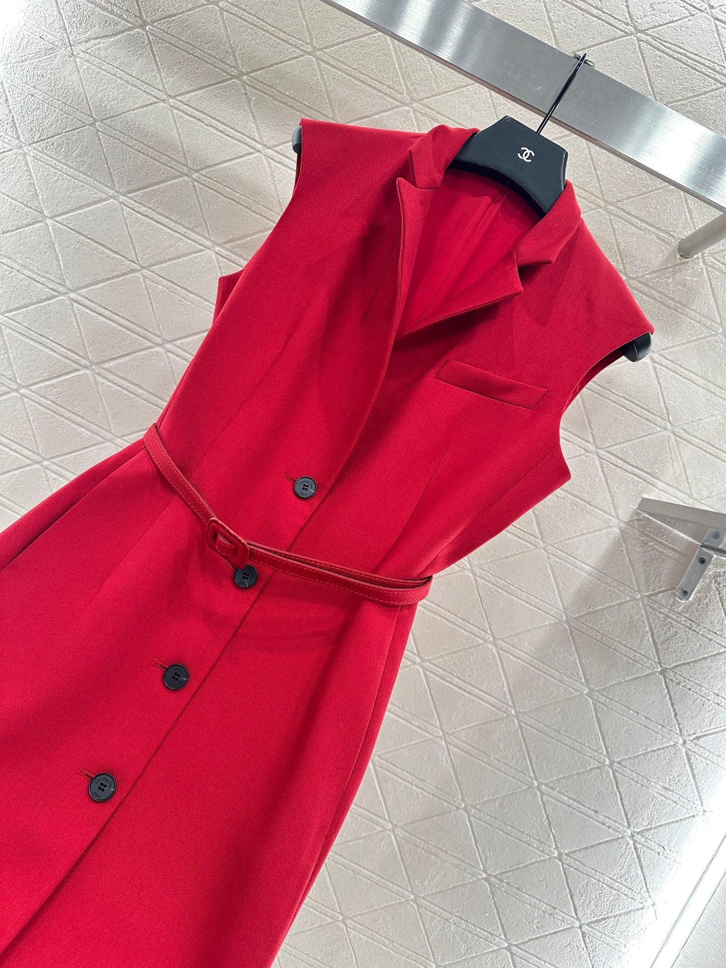 25 Belted vest dress(black/red)