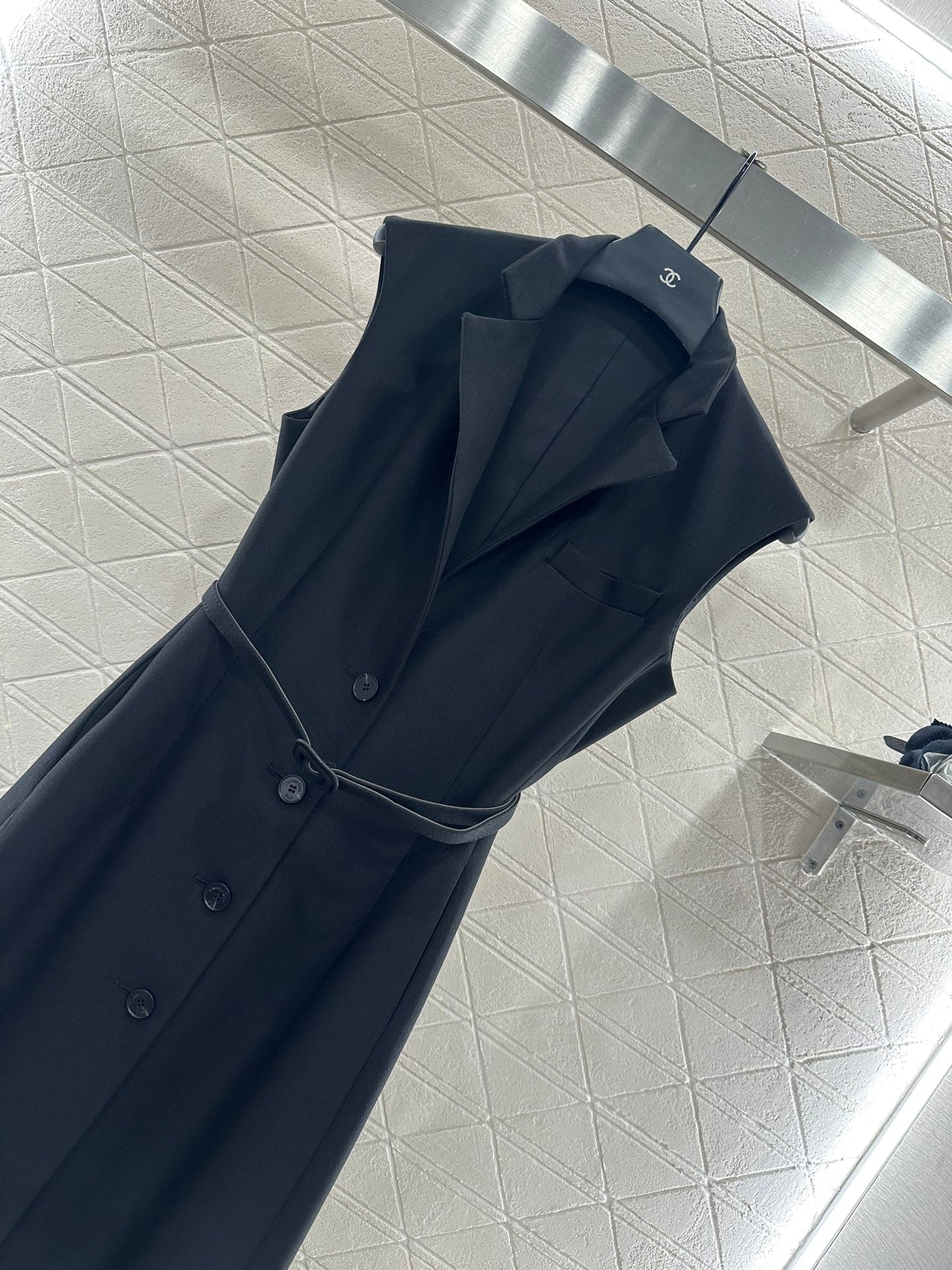 25 Belted vest dress(black/red)