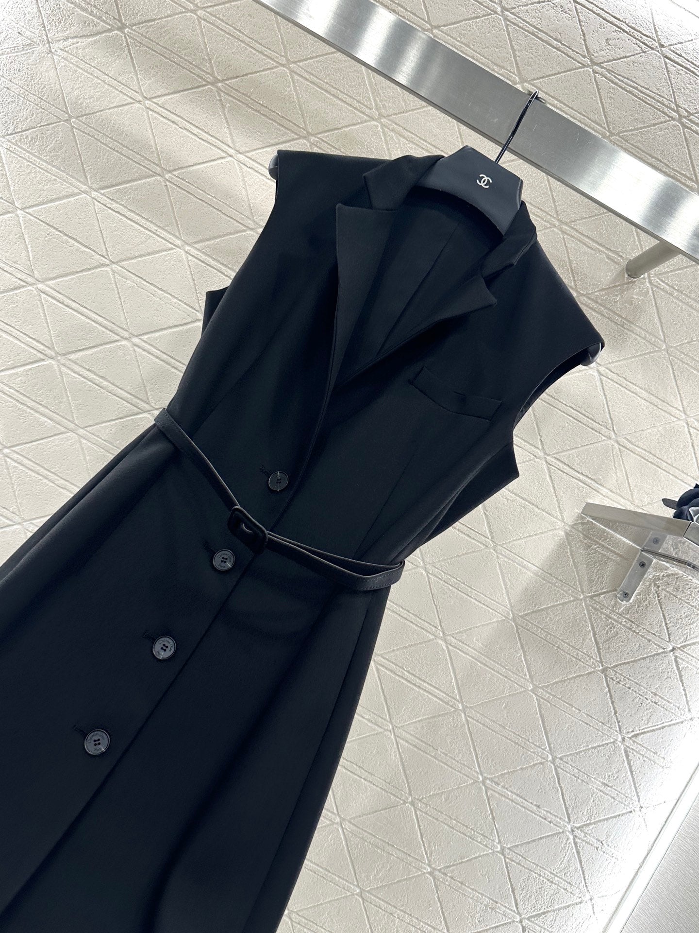 25 Belted vest dress(black/red)