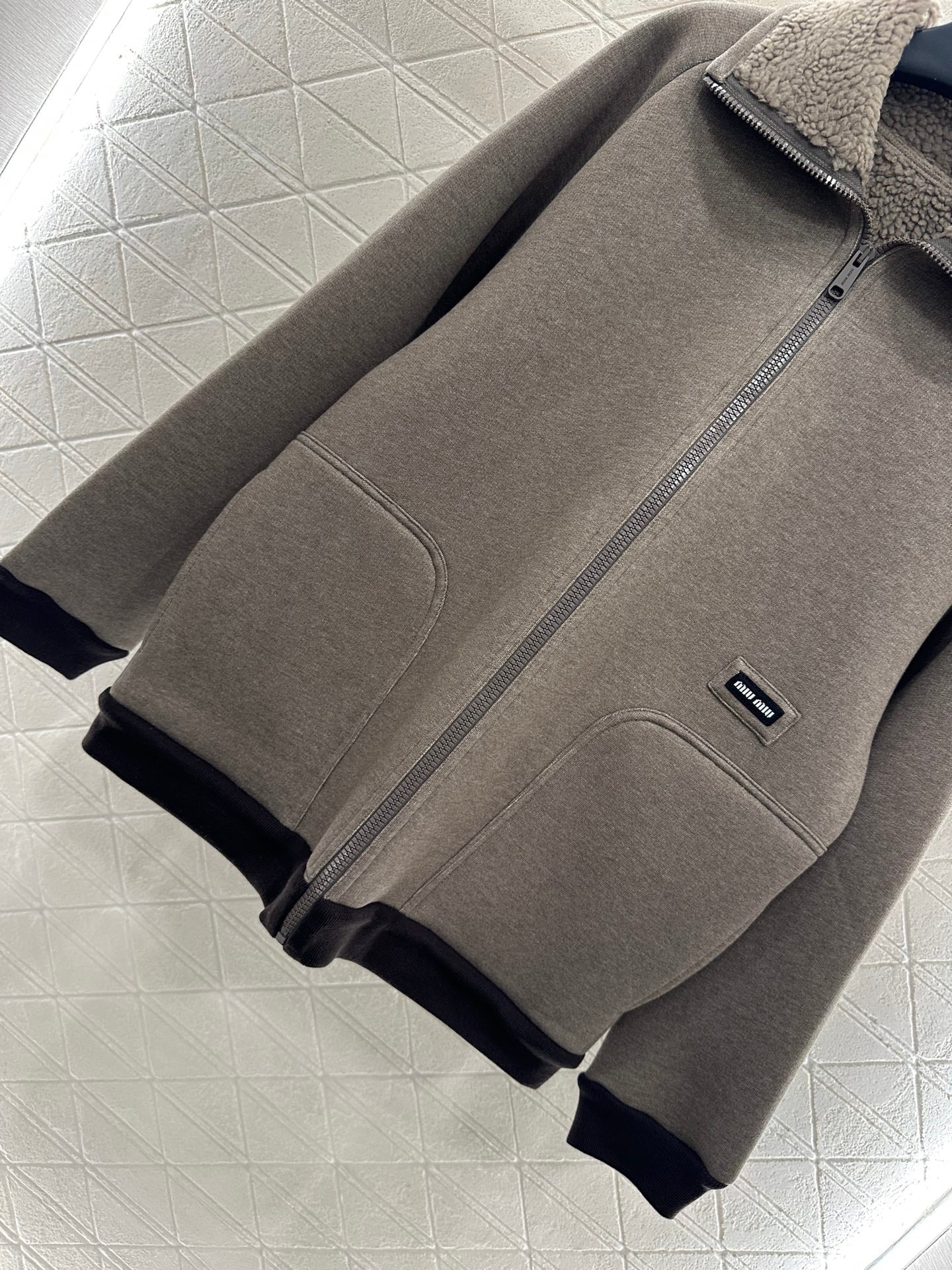 25fw Plush zip-up jacket