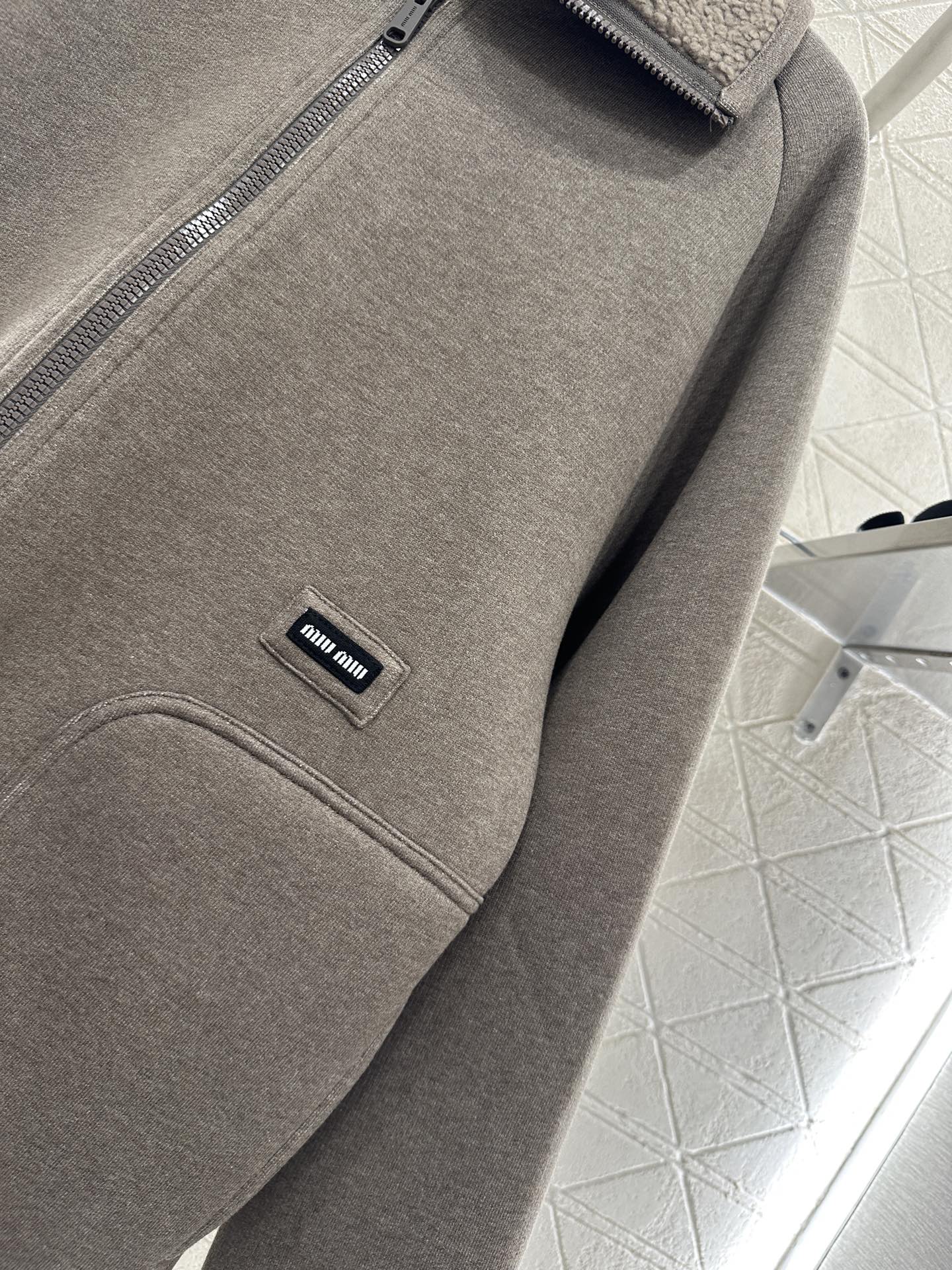 25fw Plush zip-up jacket