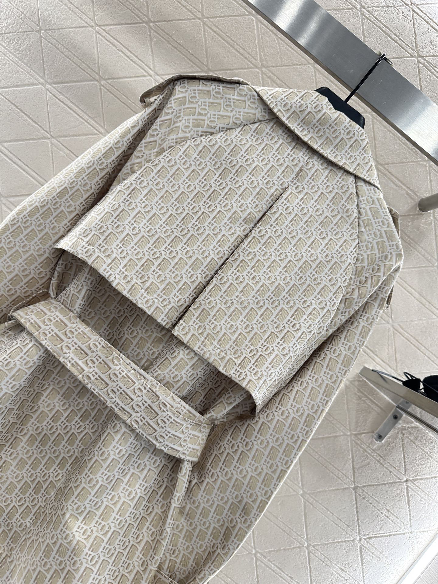 25fw Cape double breasted windbreaker