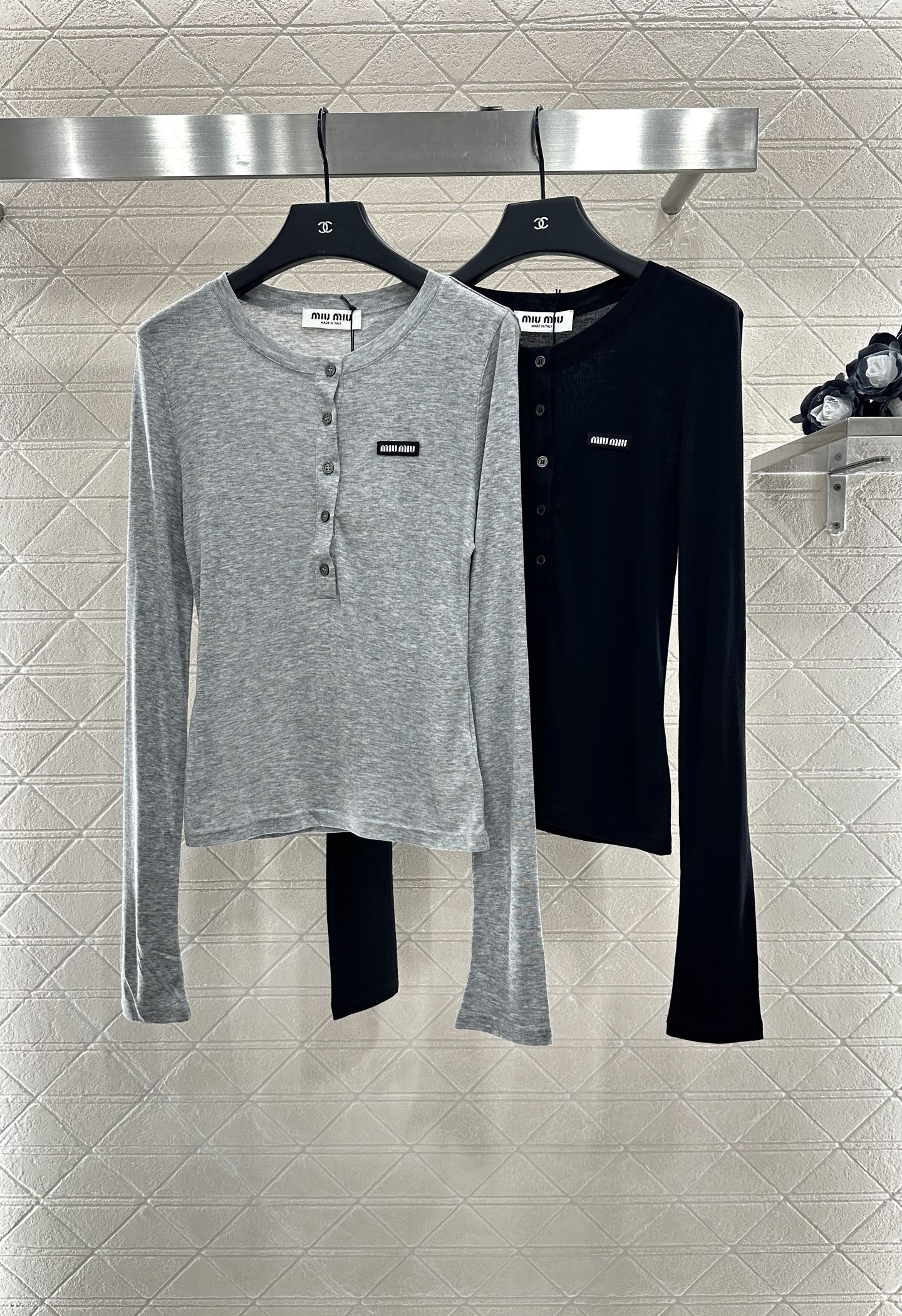 25 Half-open round neck bottoming shirt