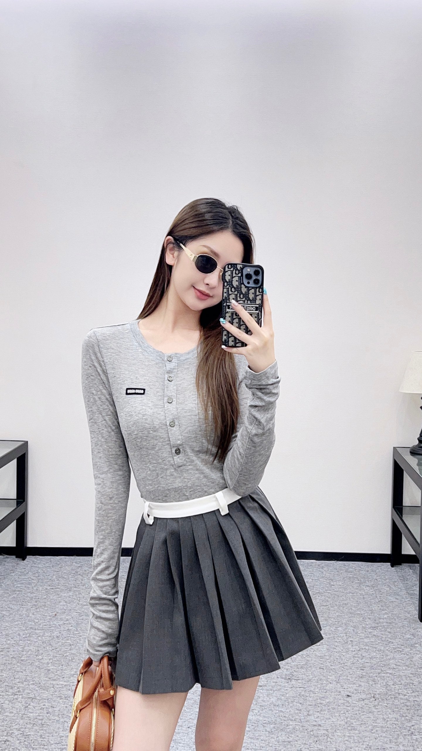 25 Half-open round neck bottoming shirt