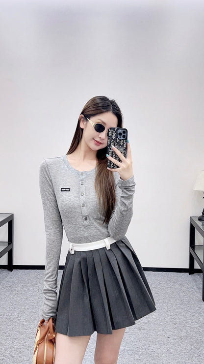 25 Half-open round neck bottoming shirt