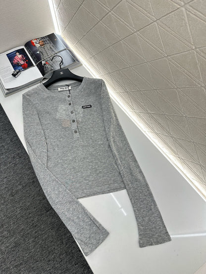 25 Half-open round neck bottoming shirt