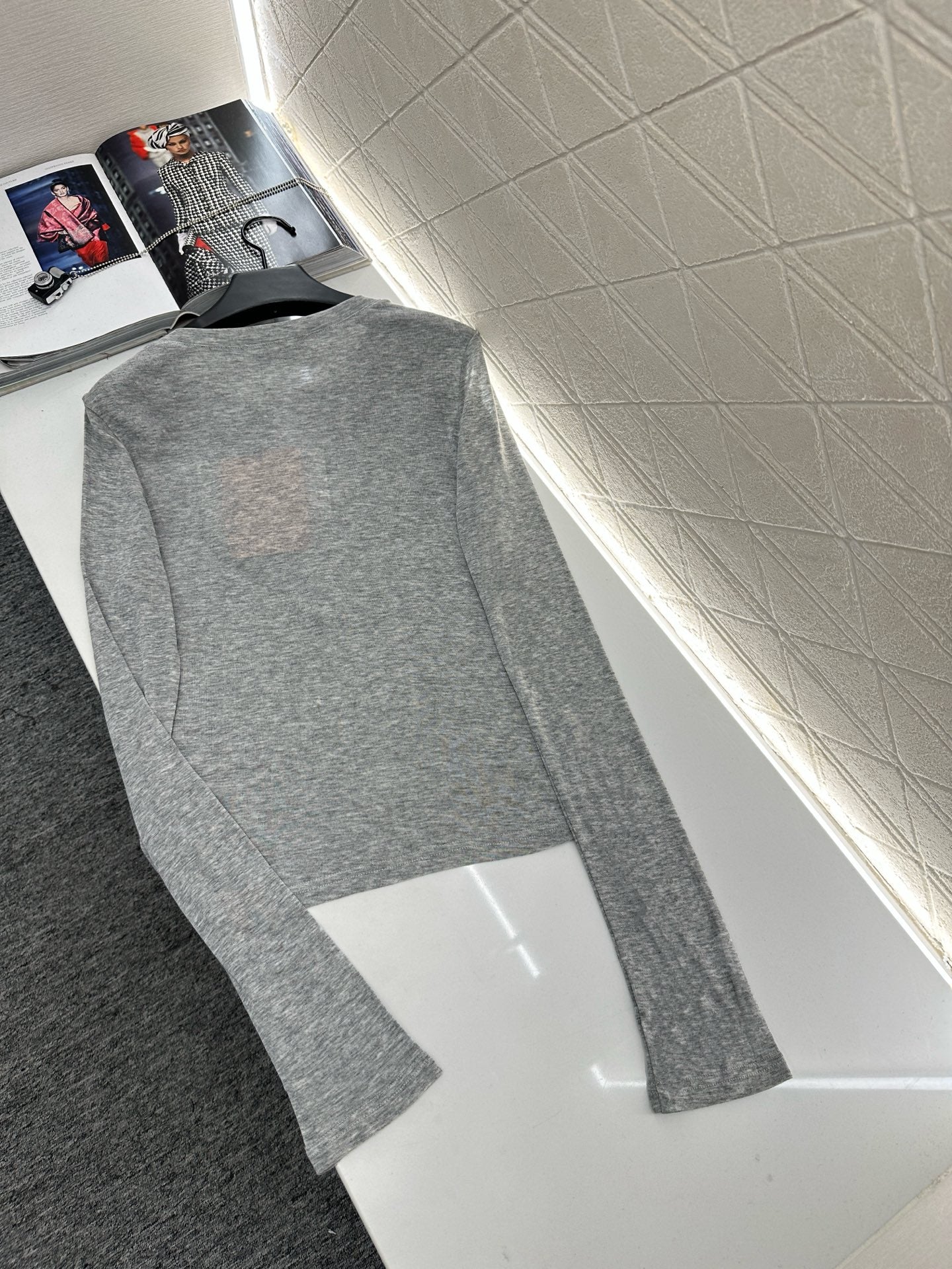 25 Half-open round neck bottoming shirt