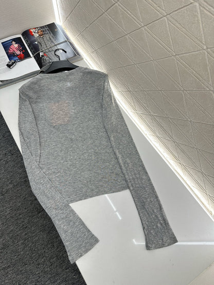 25 Half-open round neck bottoming shirt