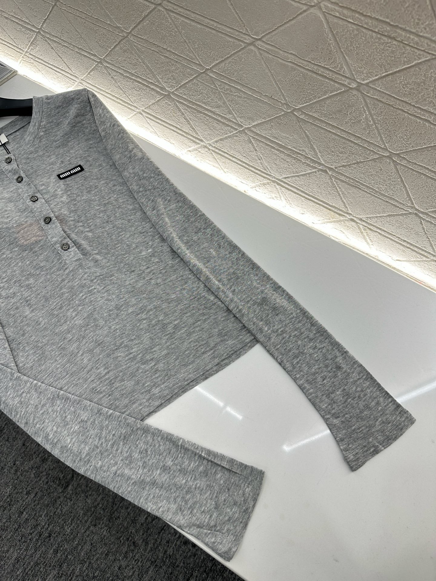 25 Half-open round neck bottoming shirt