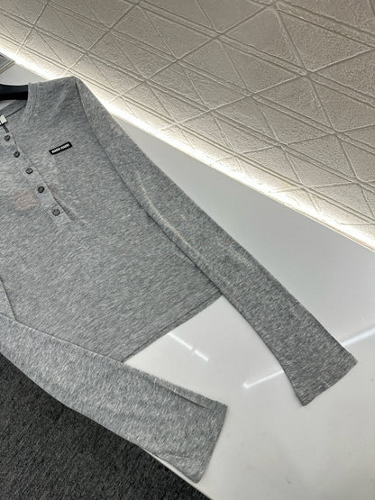 25 Half-open round neck bottoming shirt