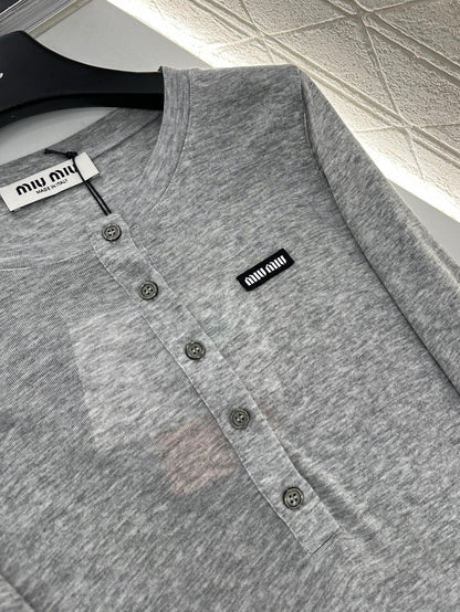 25 Half-open round neck bottoming shirt