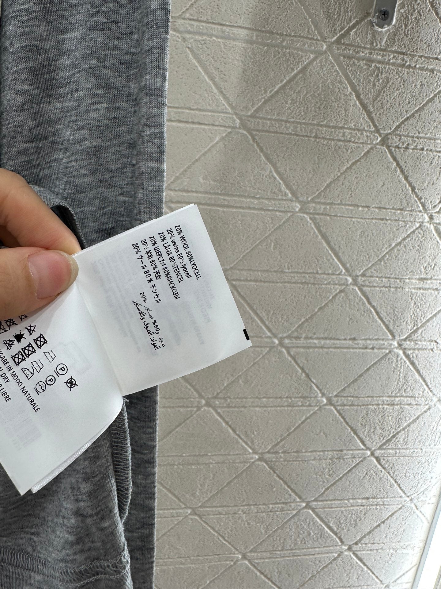 25 Half-open round neck bottoming shirt