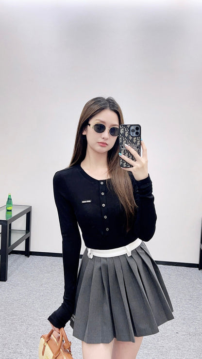 25 Half-open round neck bottoming shirt