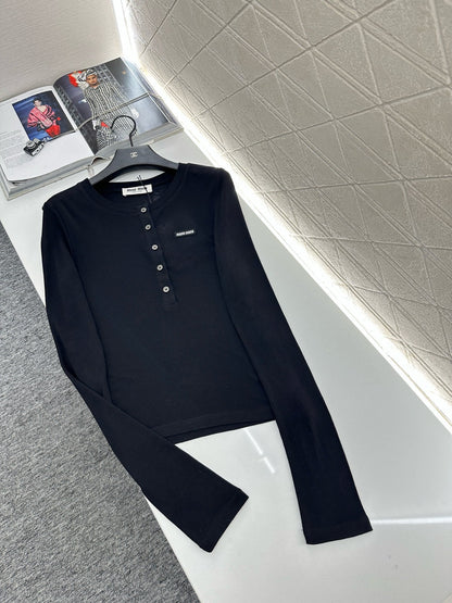 25 Half-open round neck bottoming shirt