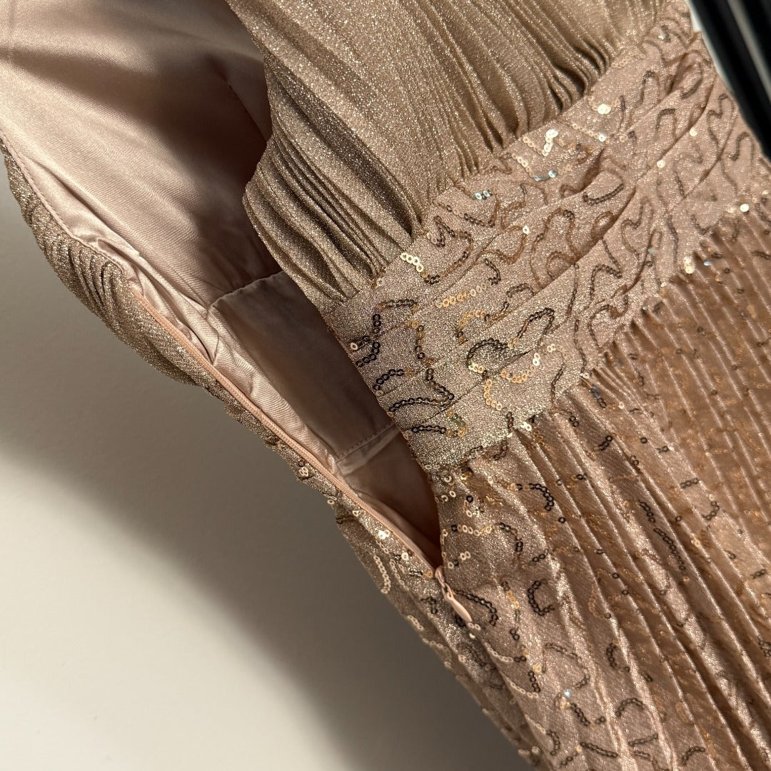 25 new V-neck pleated suspender dress