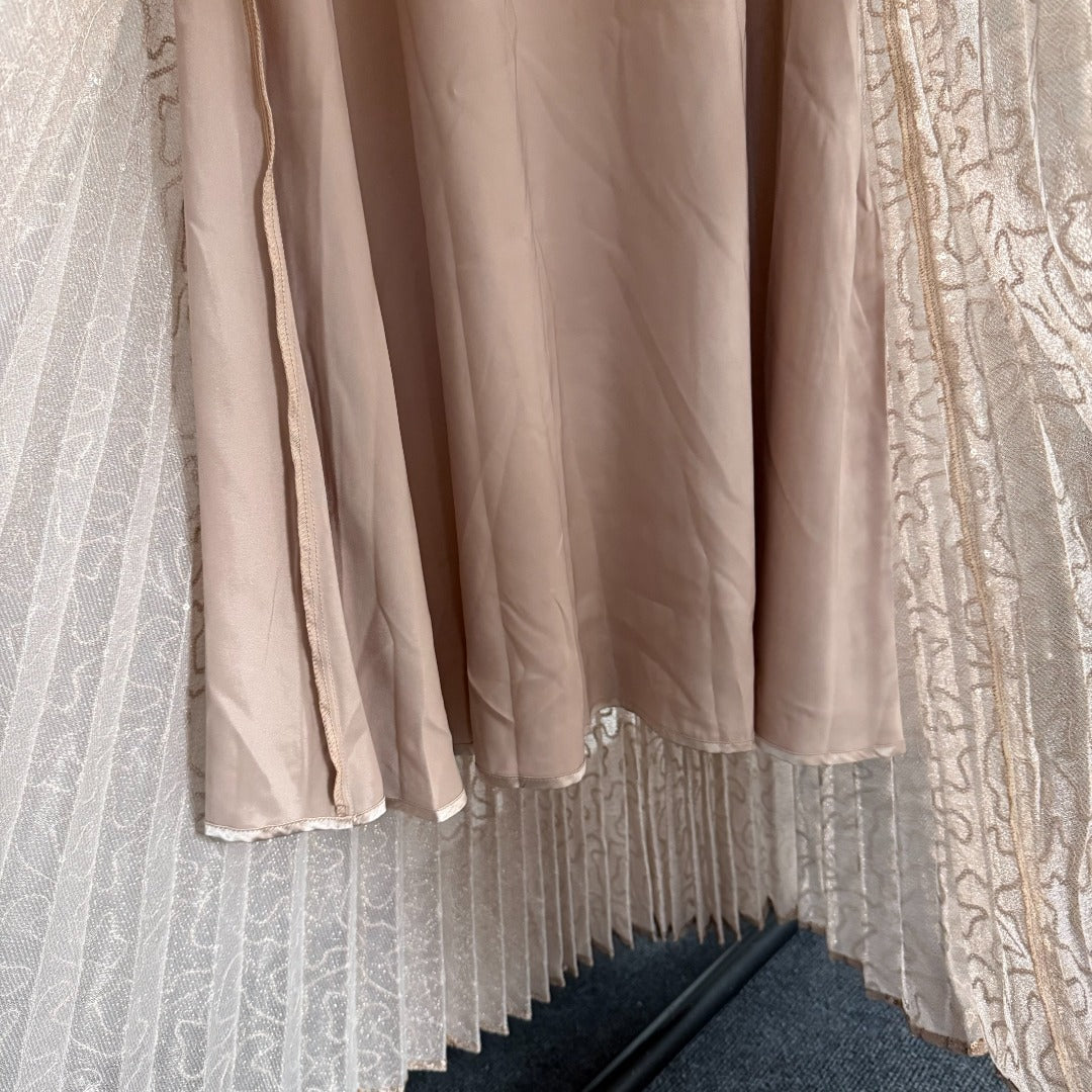 25 new V-neck pleated suspender dress