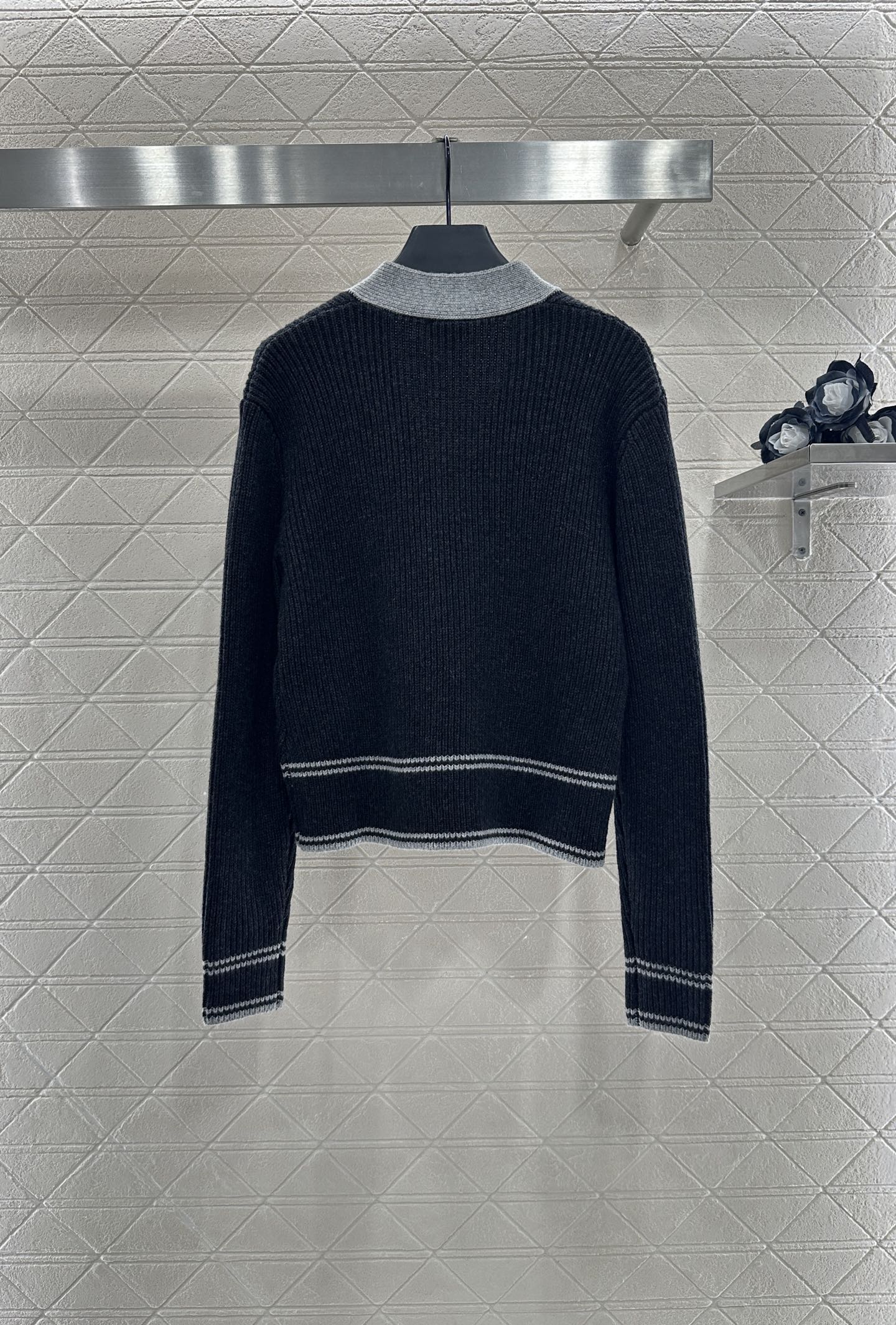 25fw New V-neck knitted cardigan