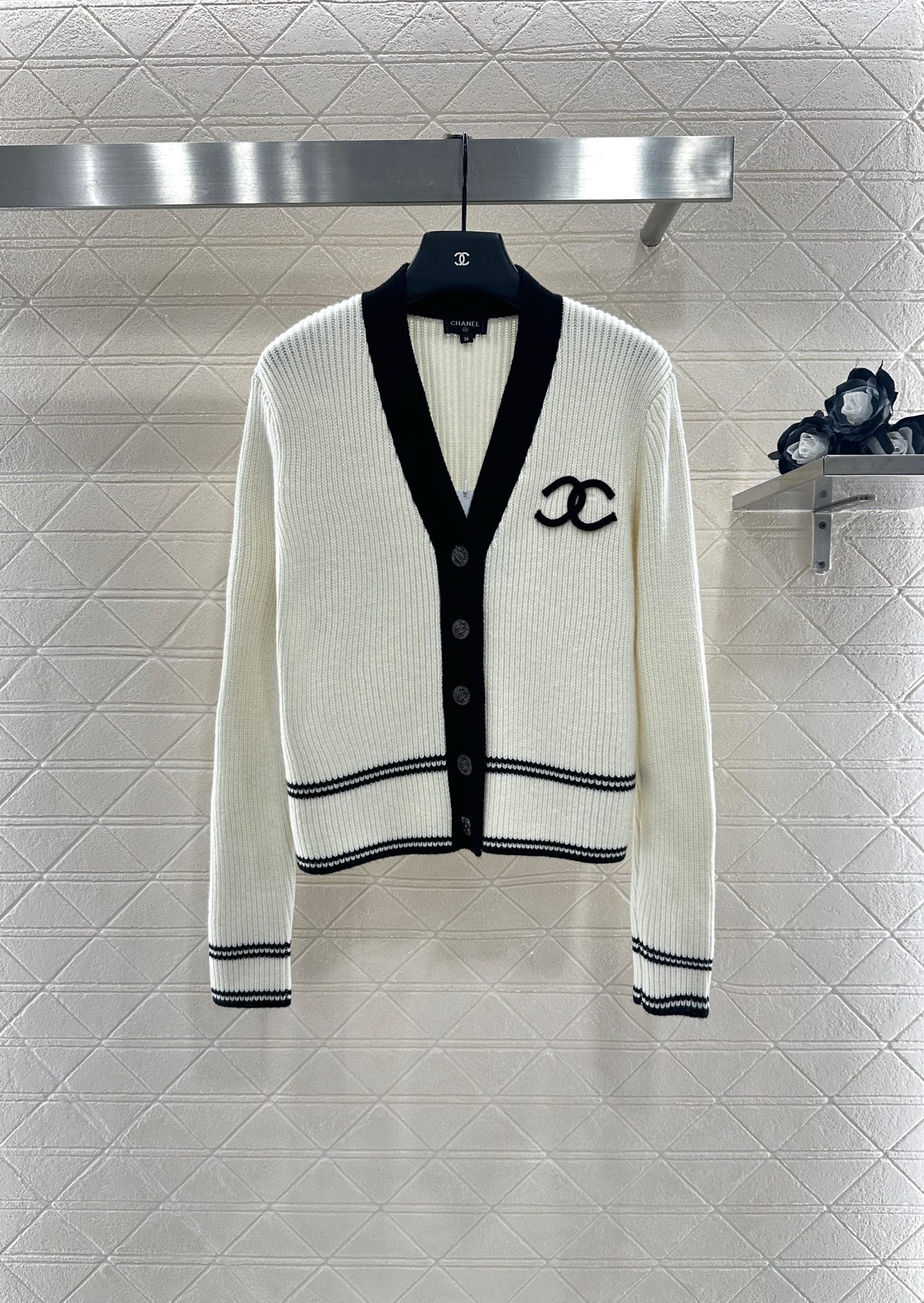 25fw New V-neck knitted cardigan