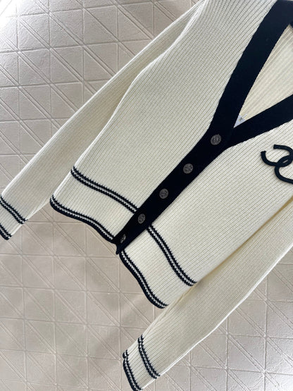 25fw New V-neck knitted cardigan