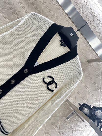 25fw New V-neck knitted cardigan