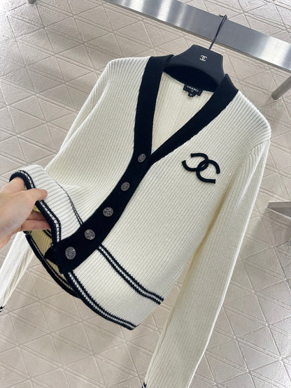 25fw New V-neck knitted cardigan