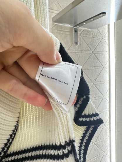 25fw New V-neck knitted cardigan