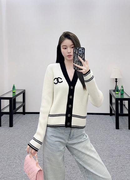 25fw New V-neck knitted cardigan