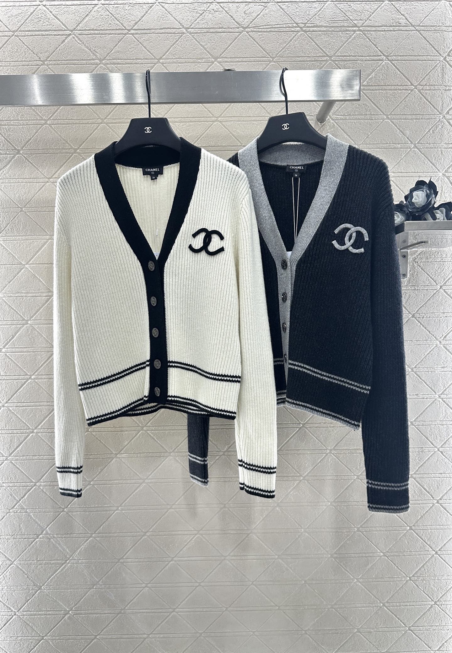 25fw New V-neck knitted cardigan