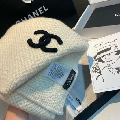 25 new knitted cashmere scarves