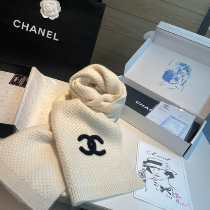 25 new knitted cashmere scarves