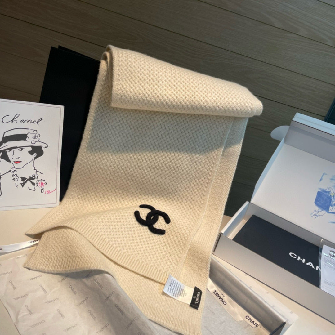 25 new knitted cashmere scarves