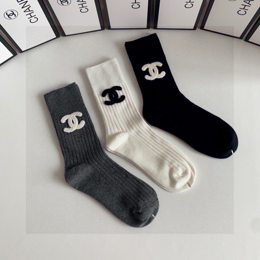 New classic mid-length socks