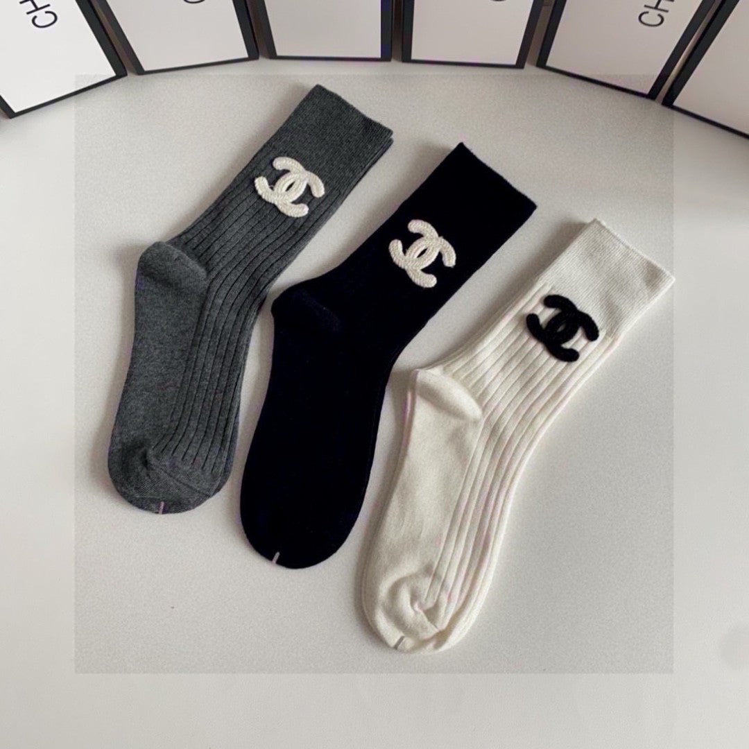 New classic mid-length socks