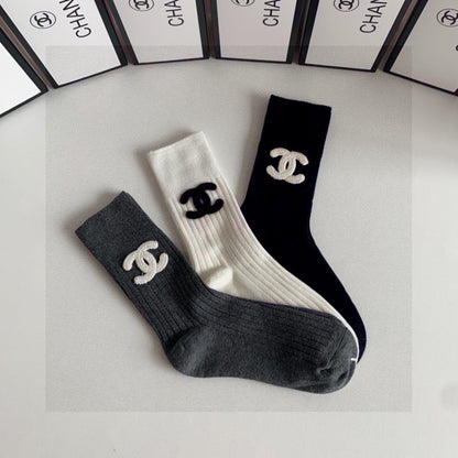 New classic mid-length socks