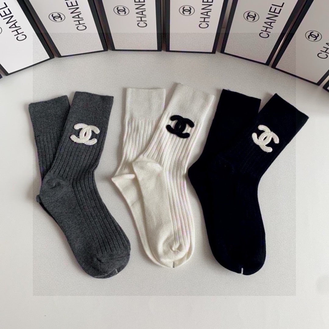 New classic mid-length socks