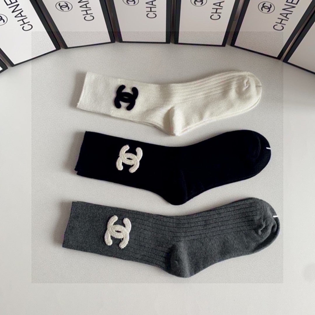 New classic mid-length socks