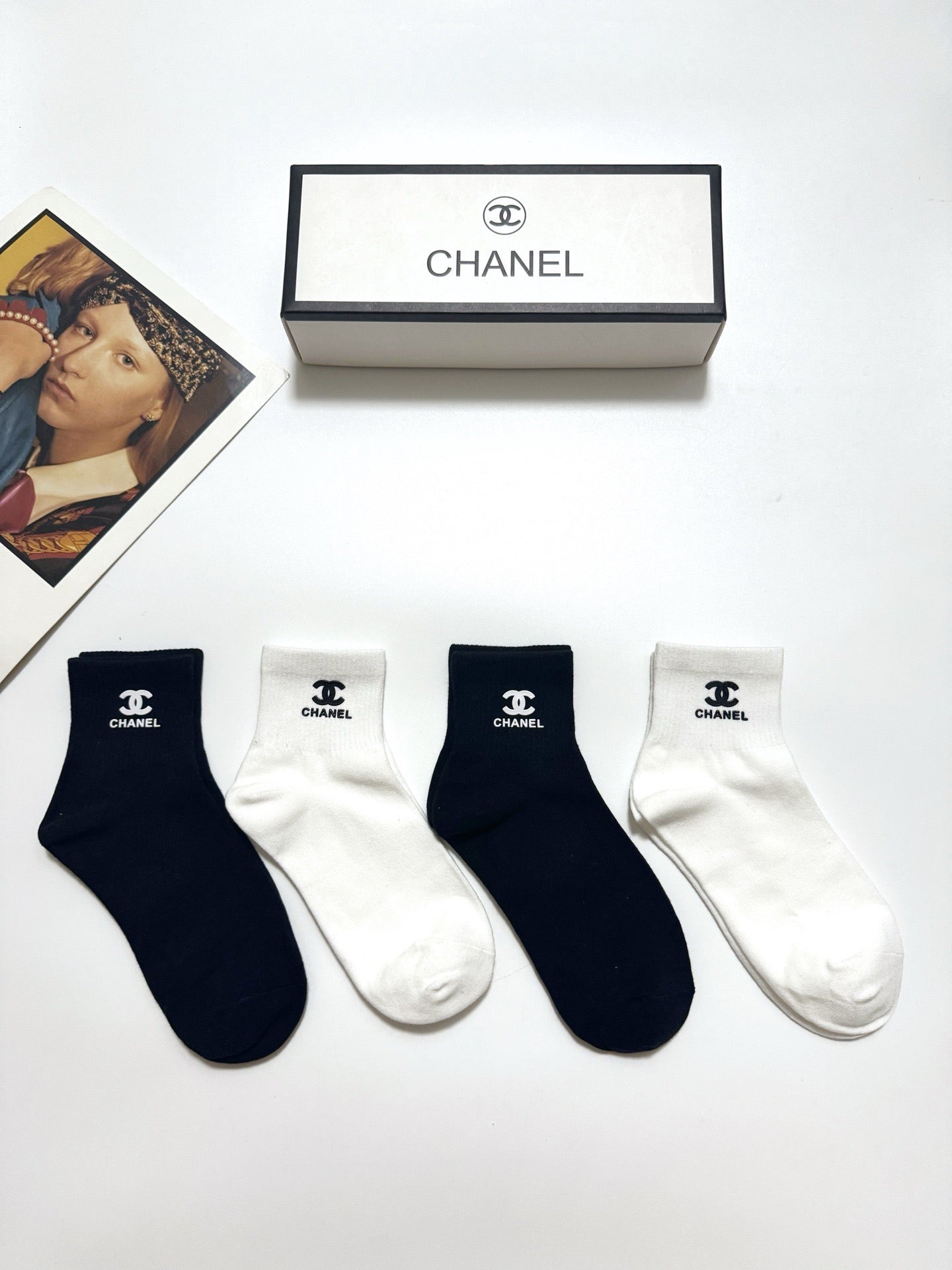 Classic letter logo solid color socks