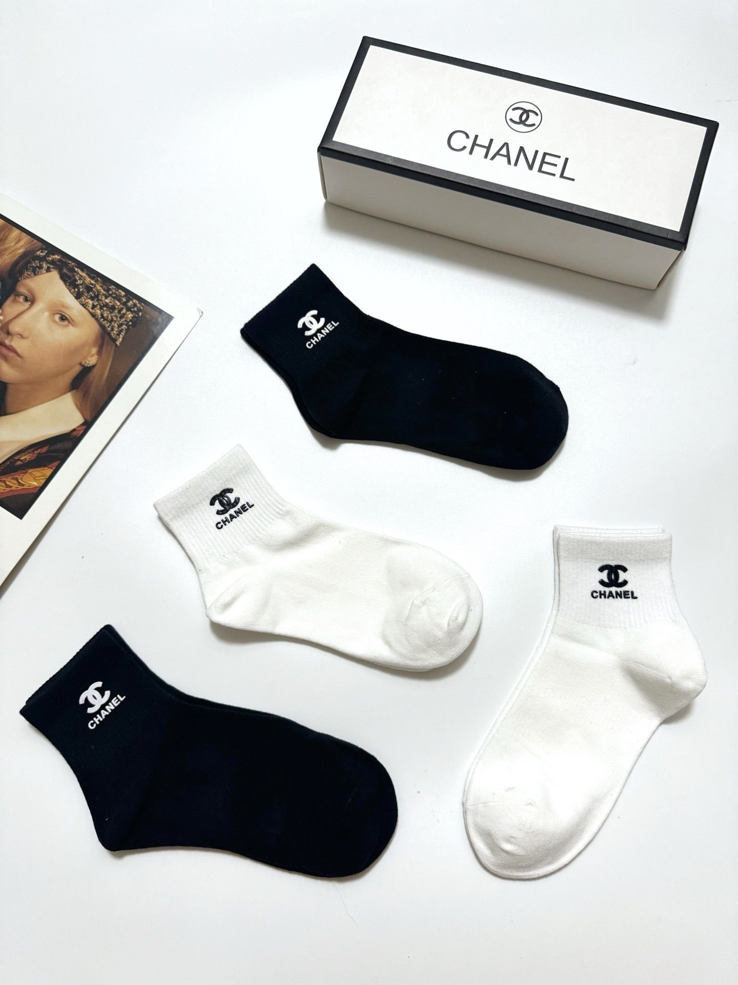 Classic letter logo solid color socks