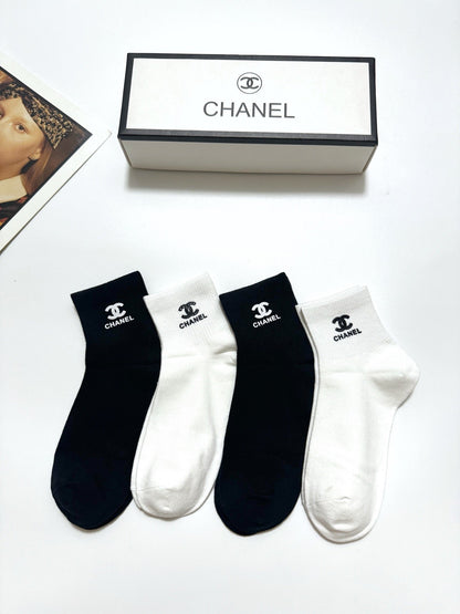 Classic letter logo solid color socks