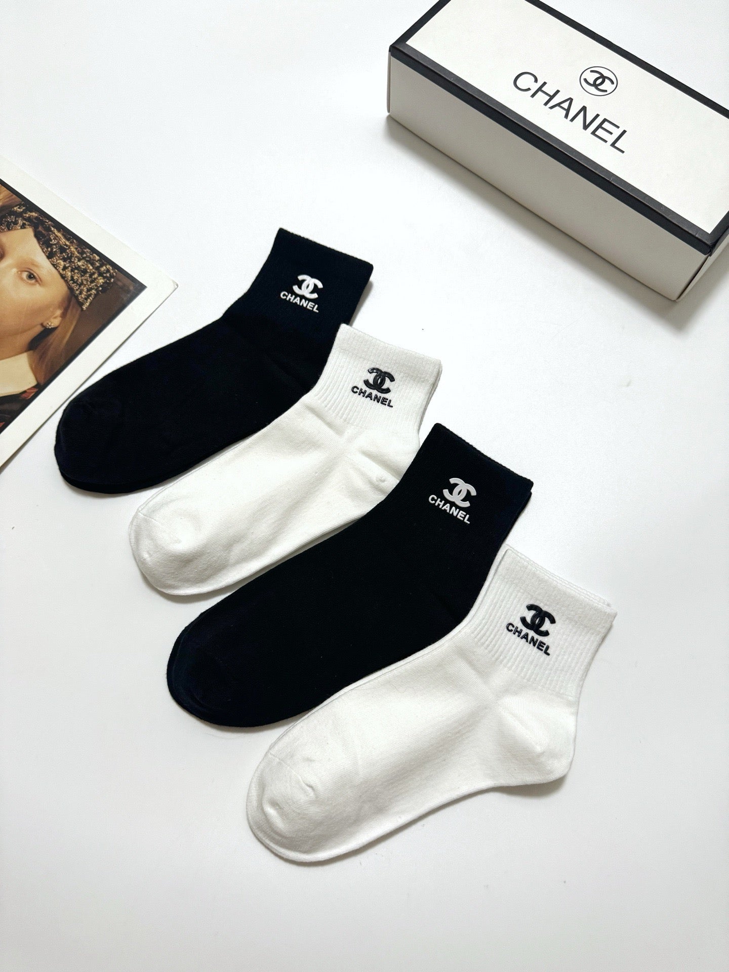 Classic letter logo solid color socks