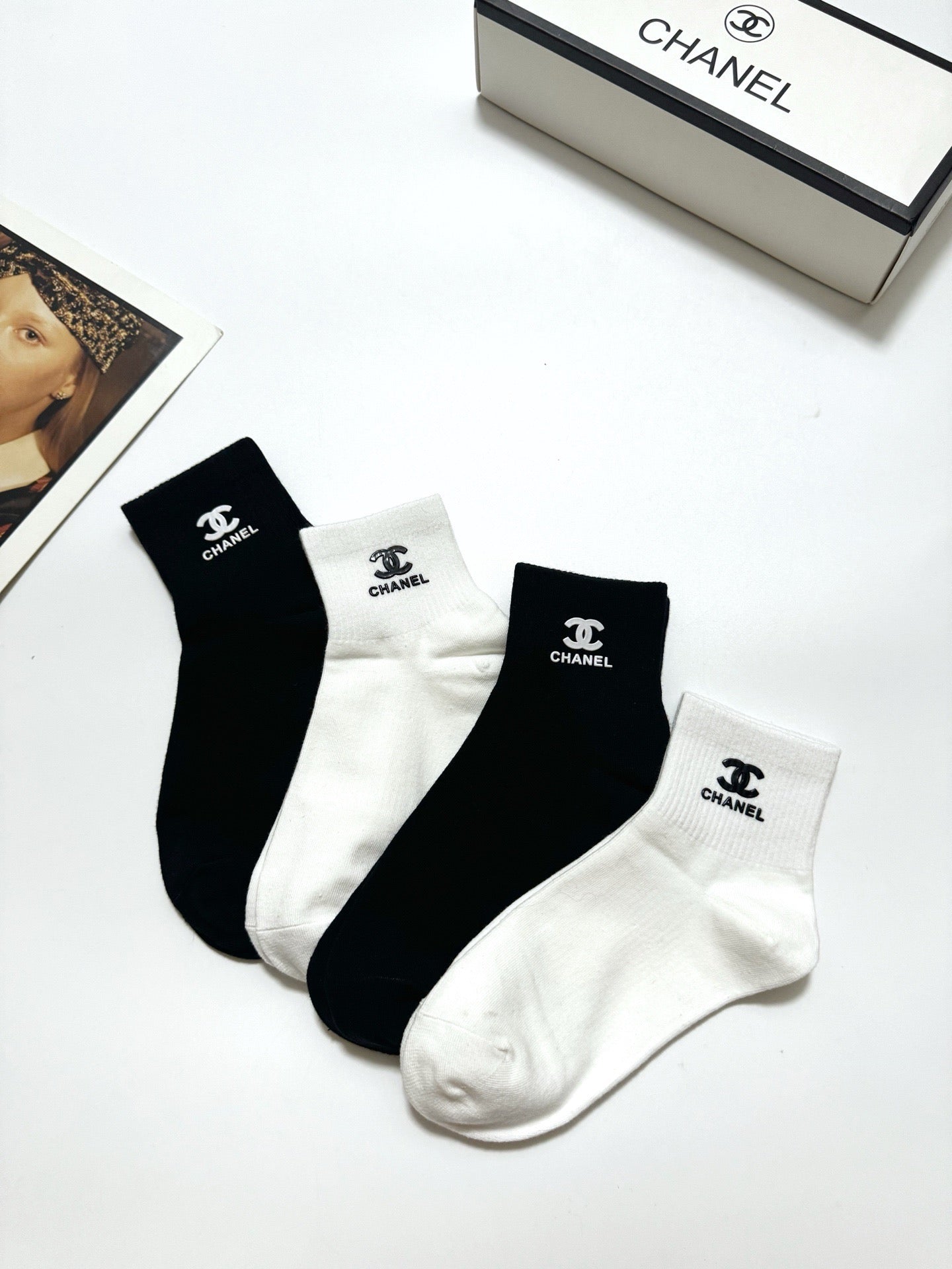 Classic letter logo solid color socks