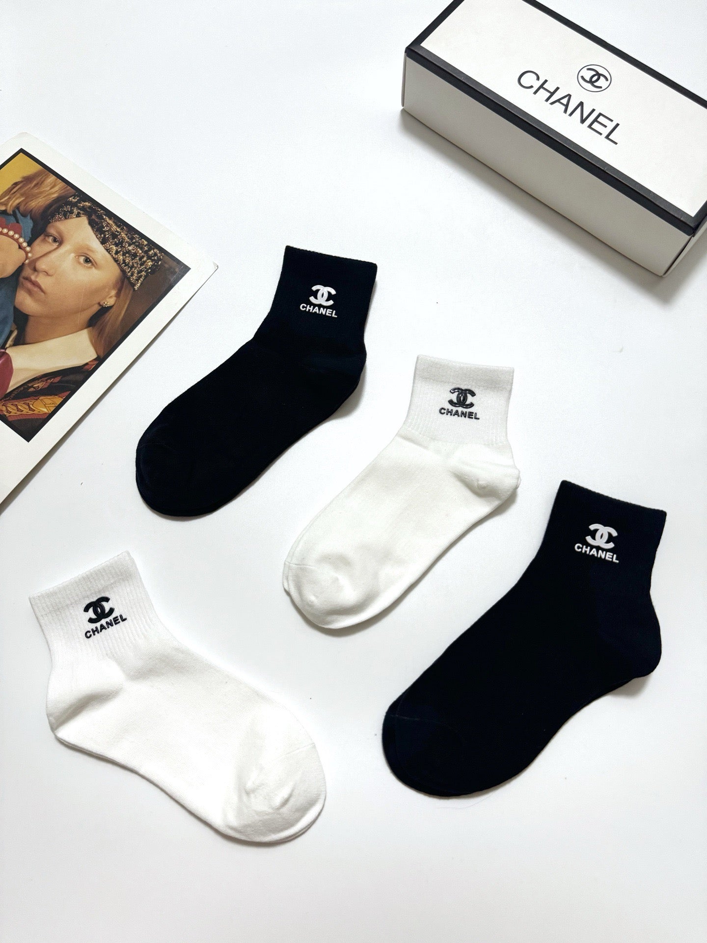Classic letter logo solid color socks
