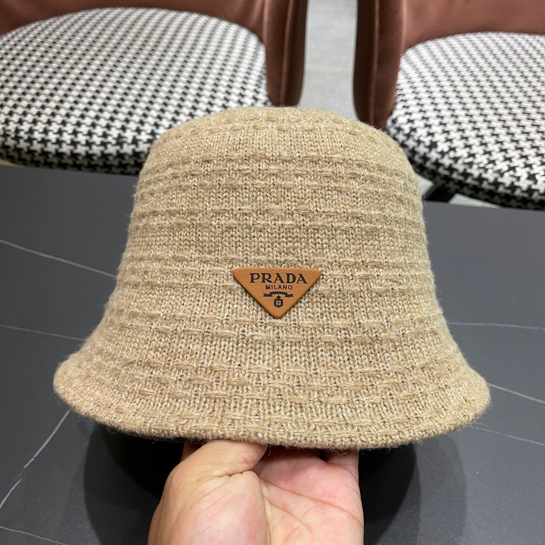 New knitted bucket hat
