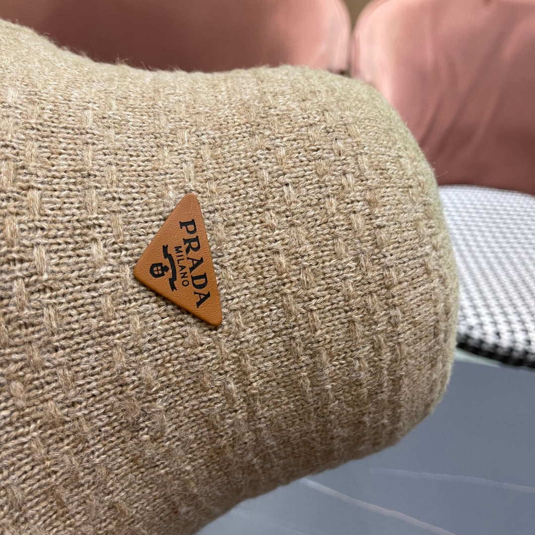 New knitted bucket hat