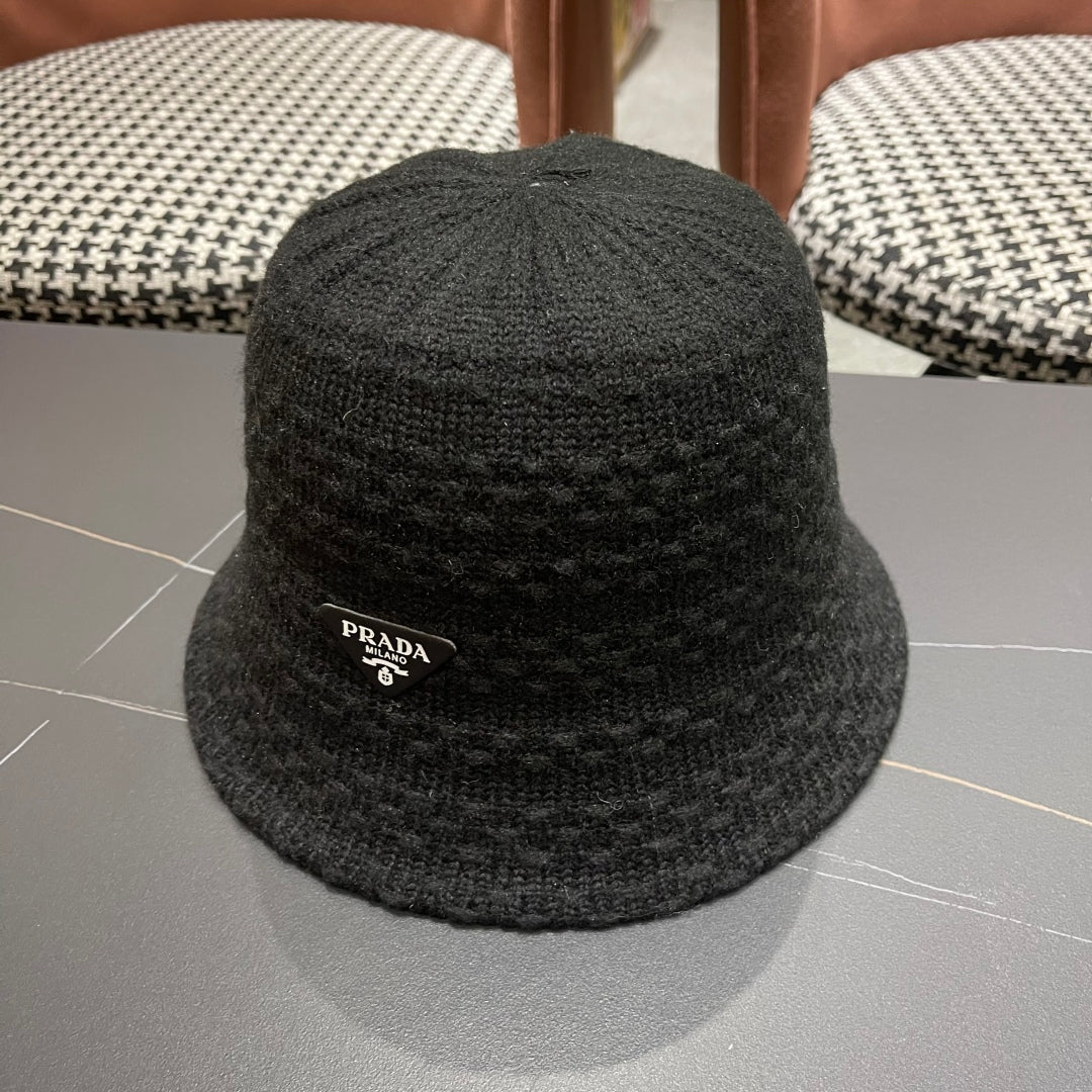New knitted bucket hat