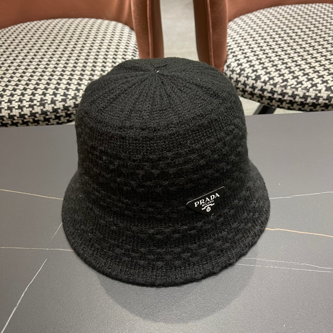 New knitted bucket hat